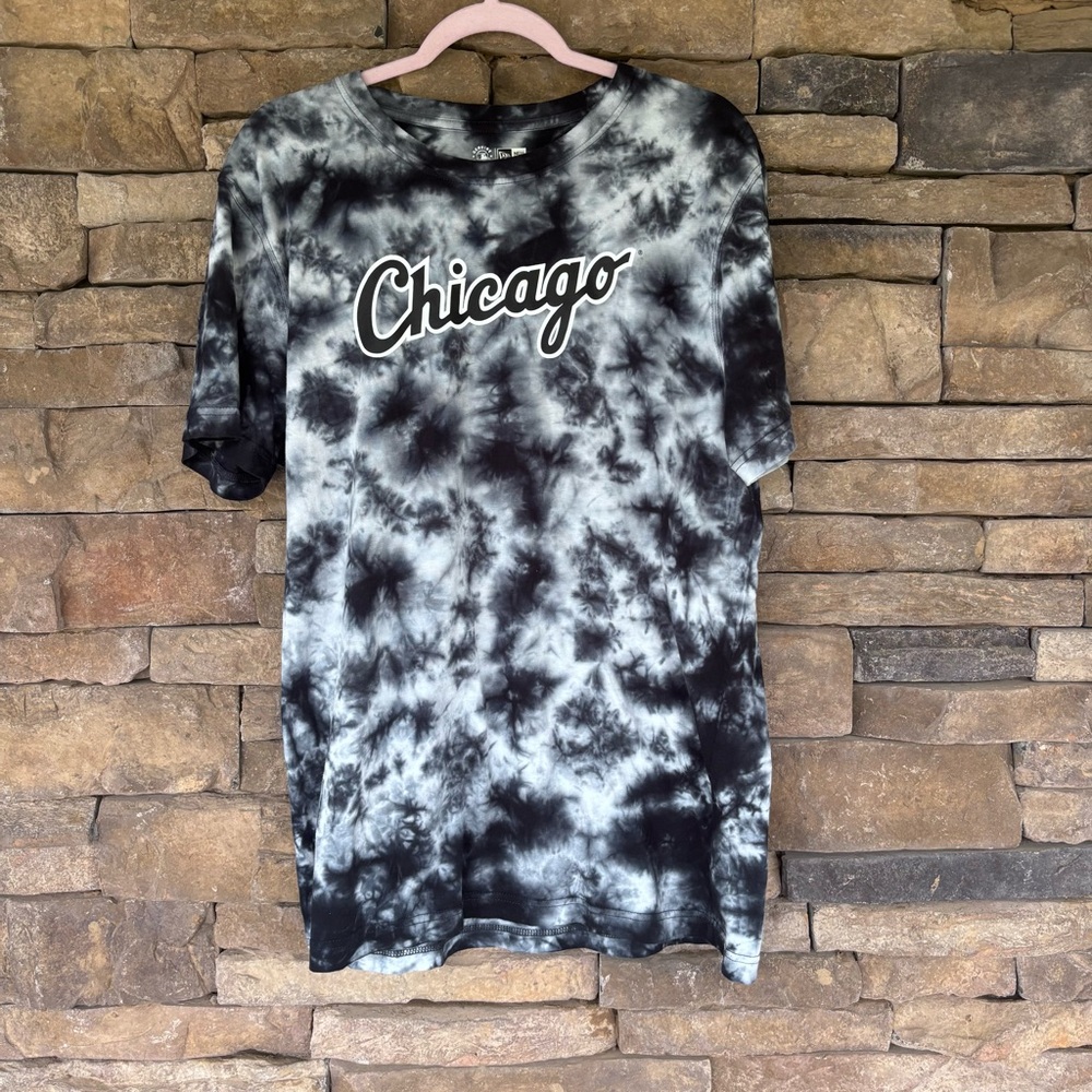 New Era Chicago Cubs Black and White Tie-Dye Tee